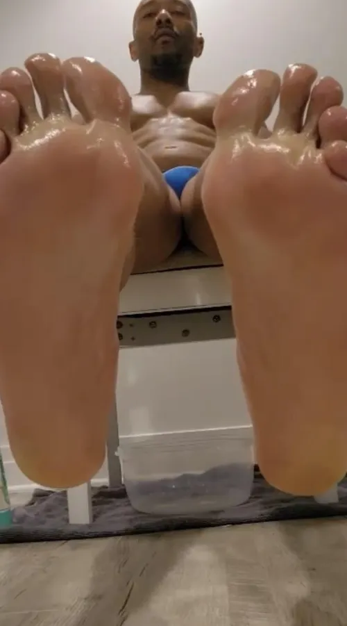 Oiled feet💦