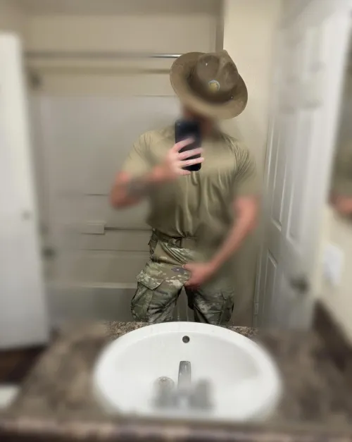 Tops off when it’s hot 🤤