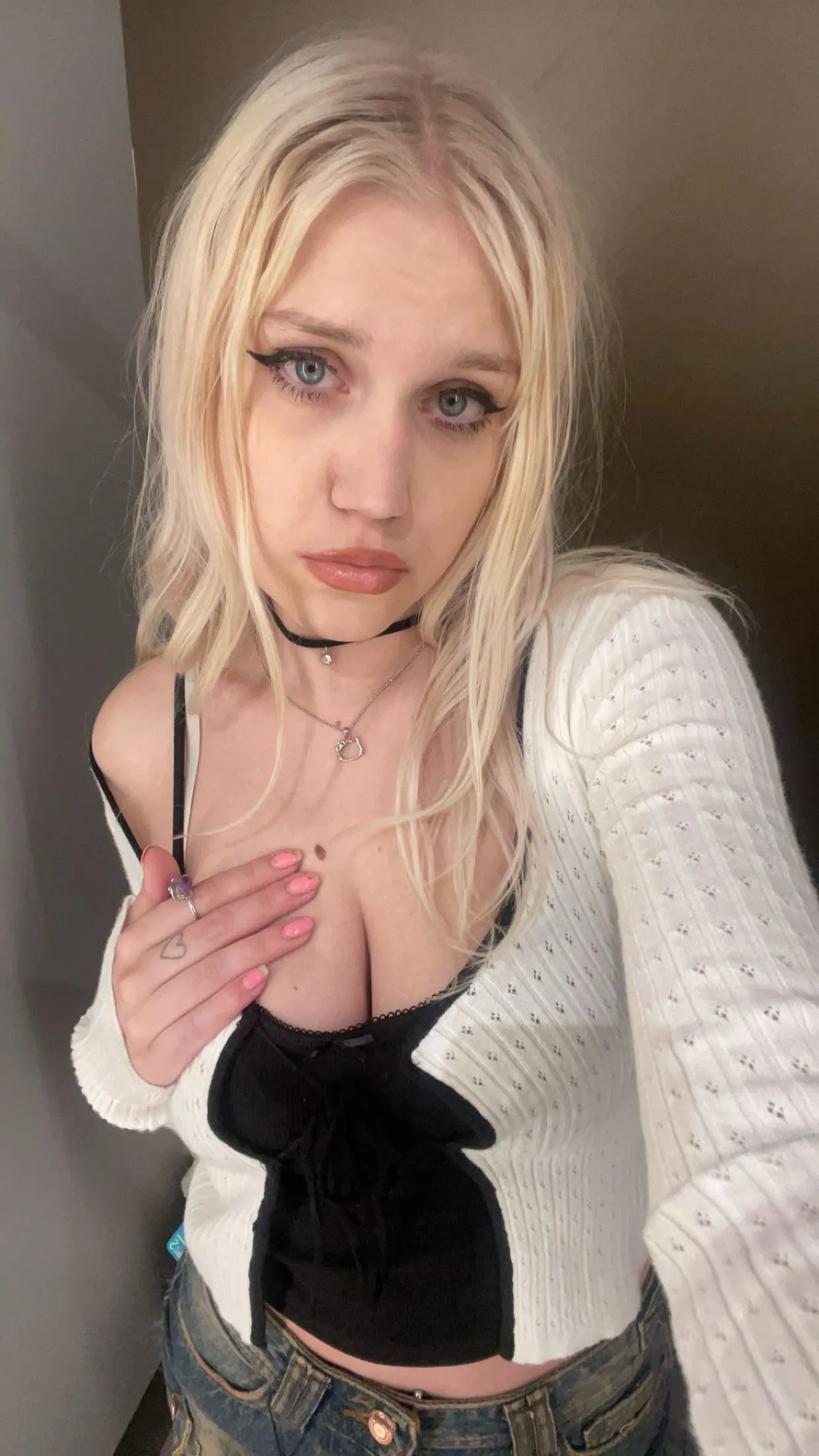 voisiks imee mun tissei😈💦