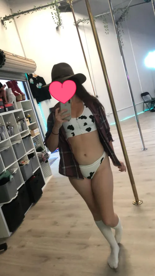 When cowgirls go pole dancing