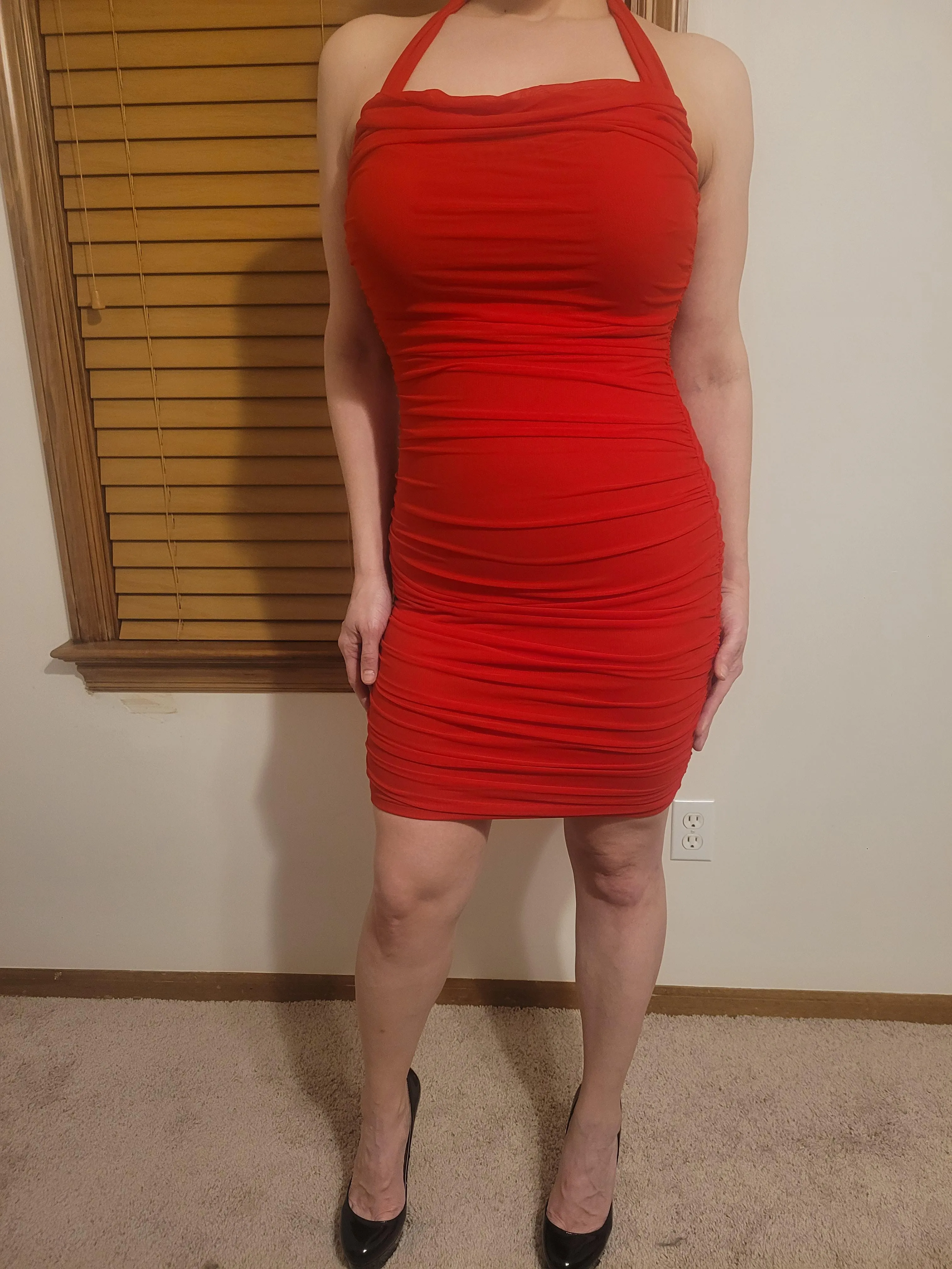 41 & I'm loving tight dresses