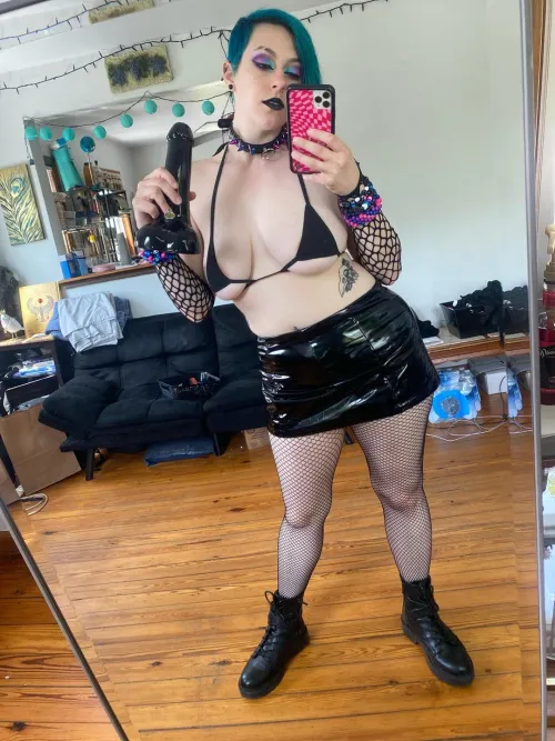 Alt girls make the best smoking buddies