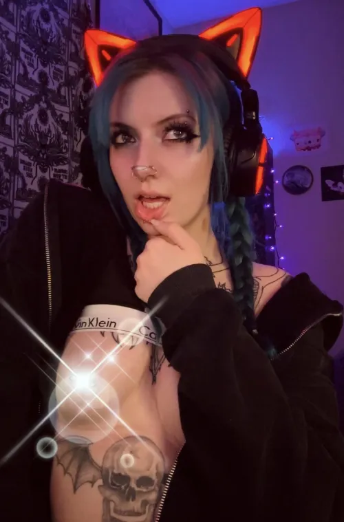 Going live with REPO at 8pm MST. Come hang with mommy 💕