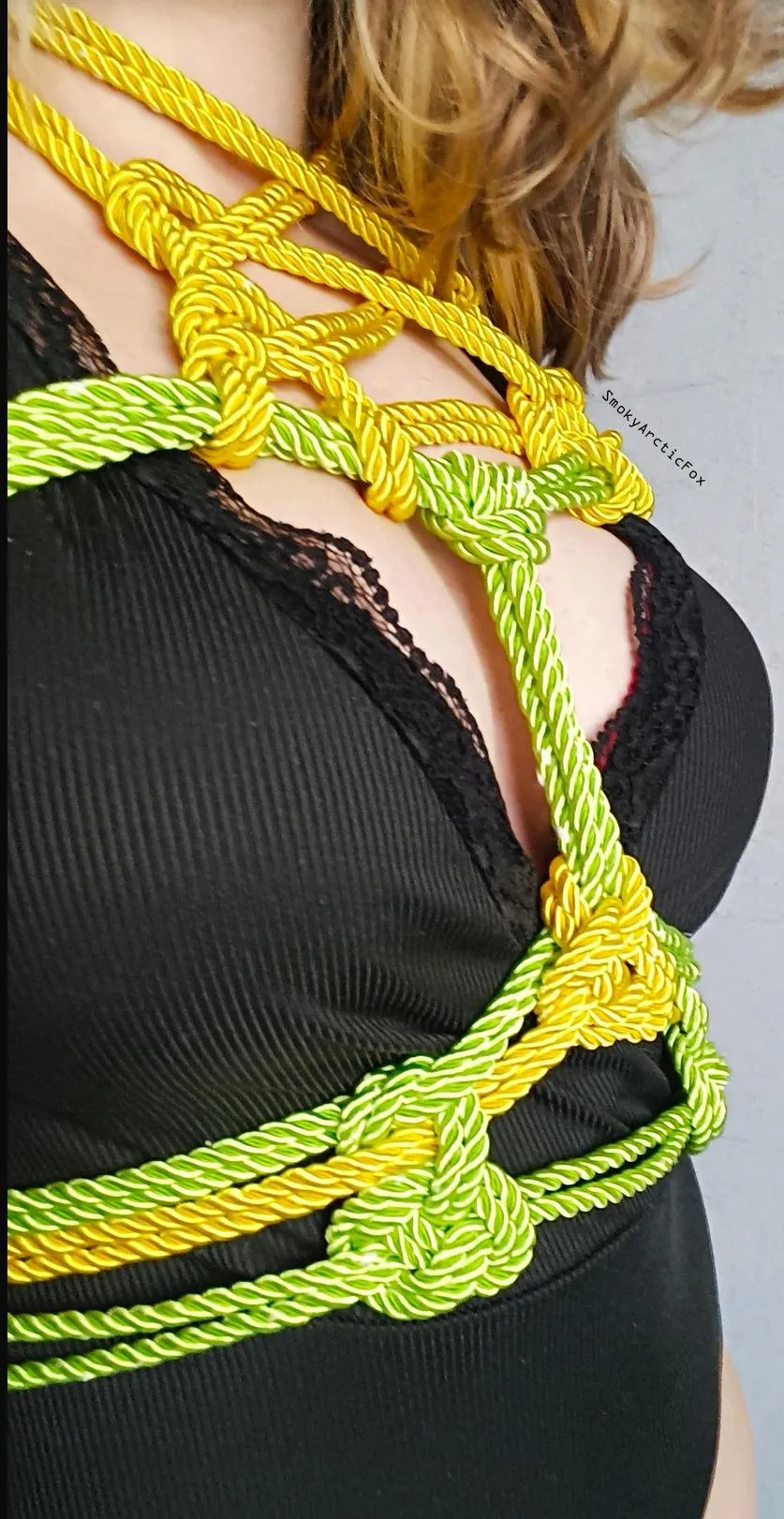 Gree&yellow chest harness