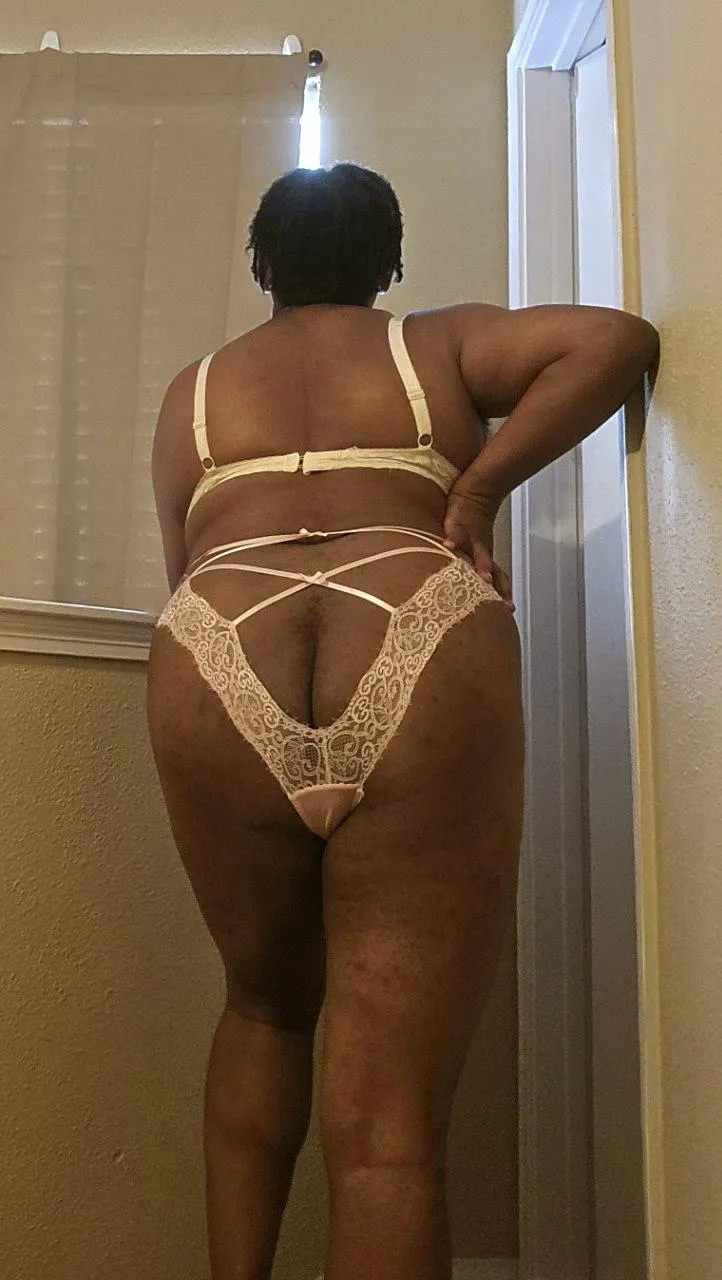 How could I have ever thought I was straight when I look this good in some lingerie 💯🤍🍫🫦