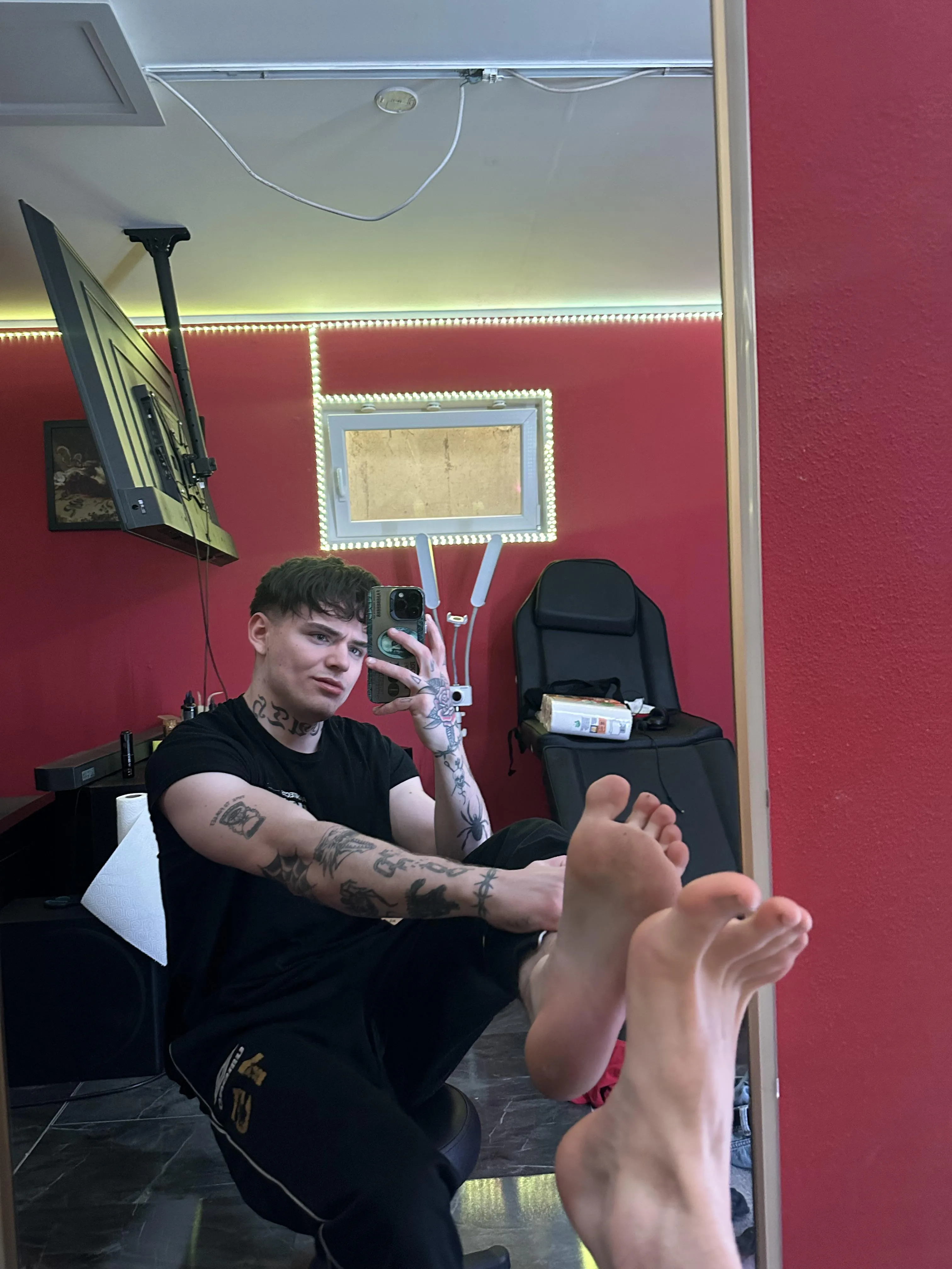 i love doing sports ( also in the bedroom hehe )