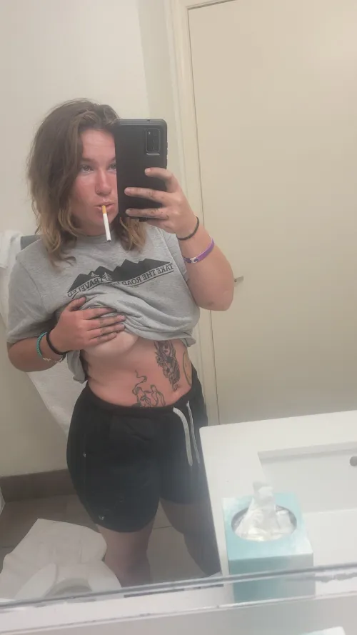 I'm just a lonley 21yr old girl who likes cigarettes