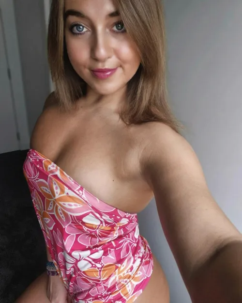 I'm wearing this dress as incorrectly as possible 🫡