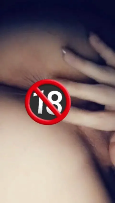 Je me met 2 doigts dans mon petit cul serez