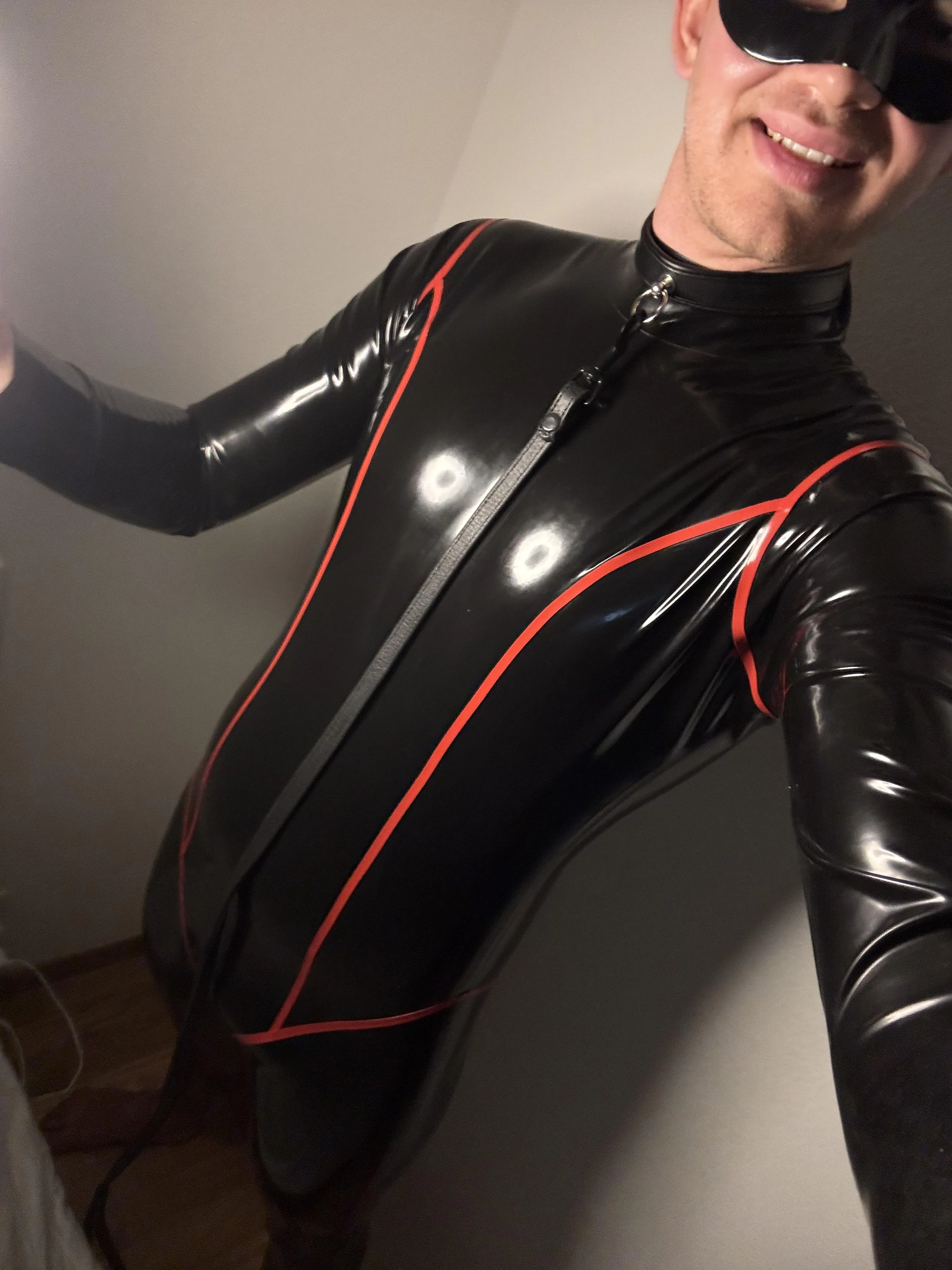 Just got my hands on this new bodysuit from Libidex ❤️🖤 Whether I’m taking control or giving it up, this suit works both ways 🔗😈