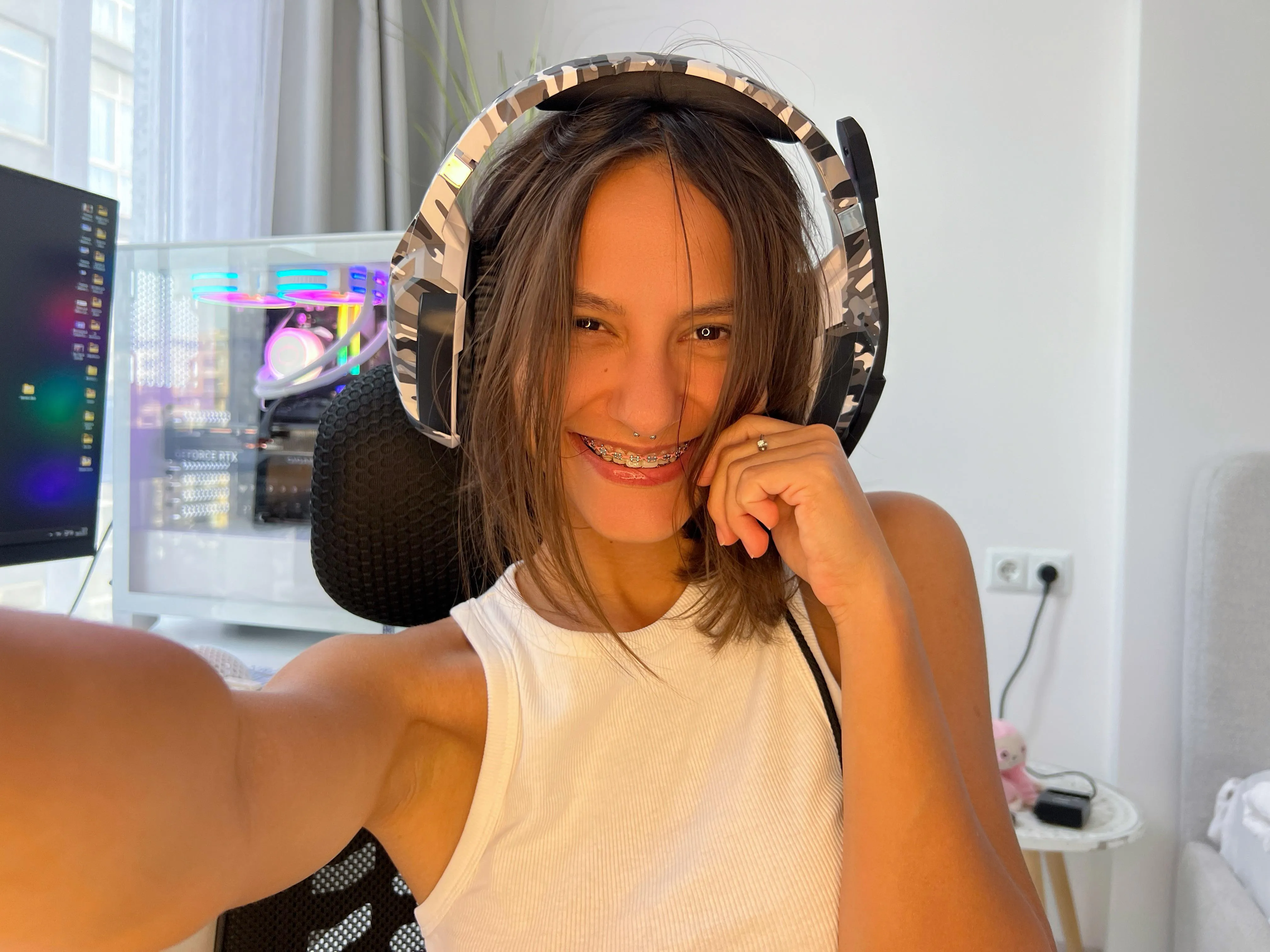 Just your local cutie with braces and confidence 😁