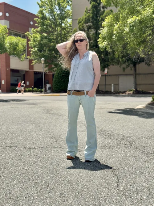 Low rise with a front peek