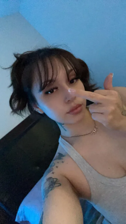 My middle finger gets you hard