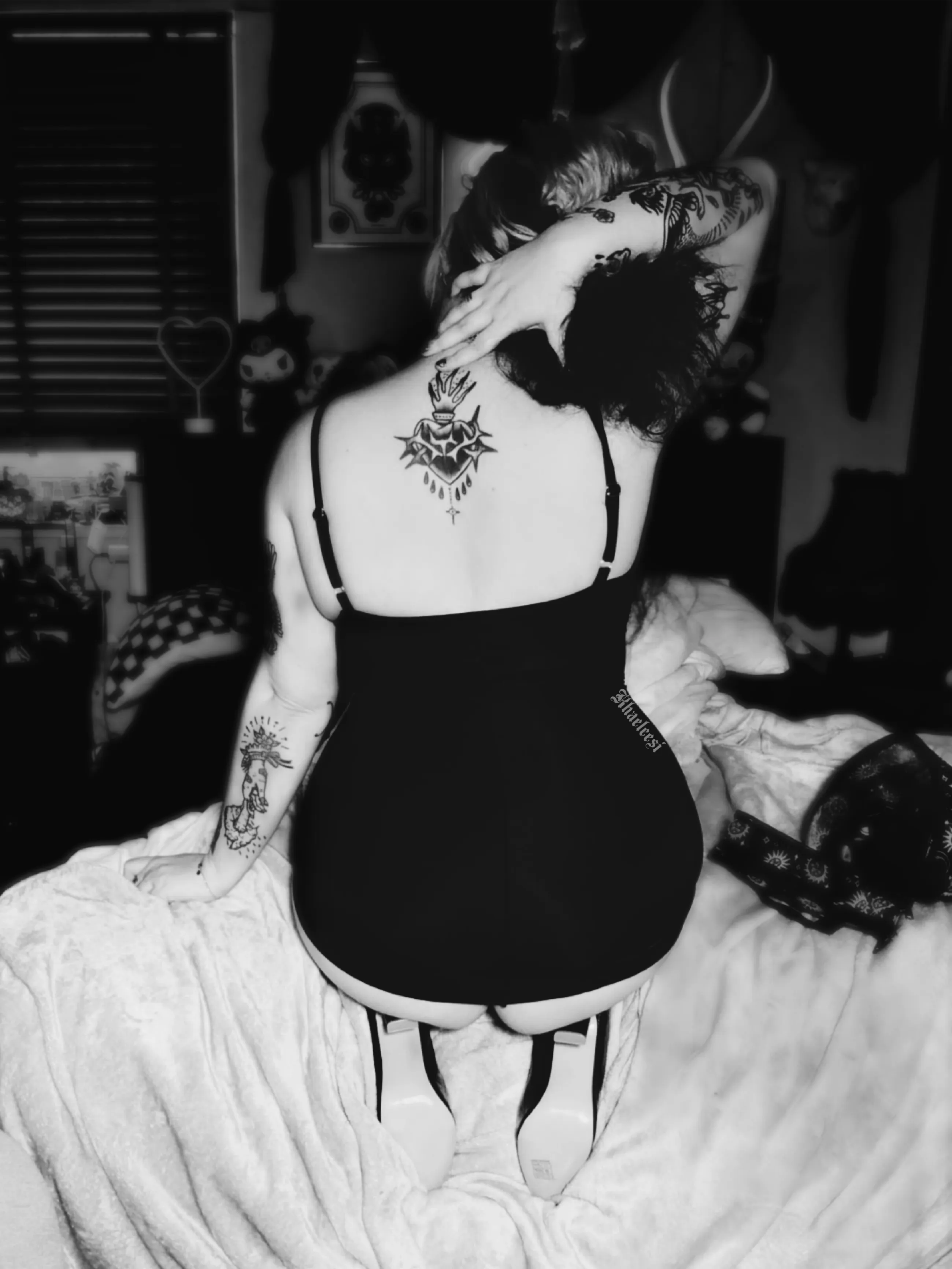 Slightly adjusting the pose, [F]orgive me and my bad knees! SAP#259