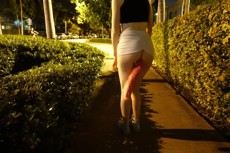 Tail buttplug in public 😉