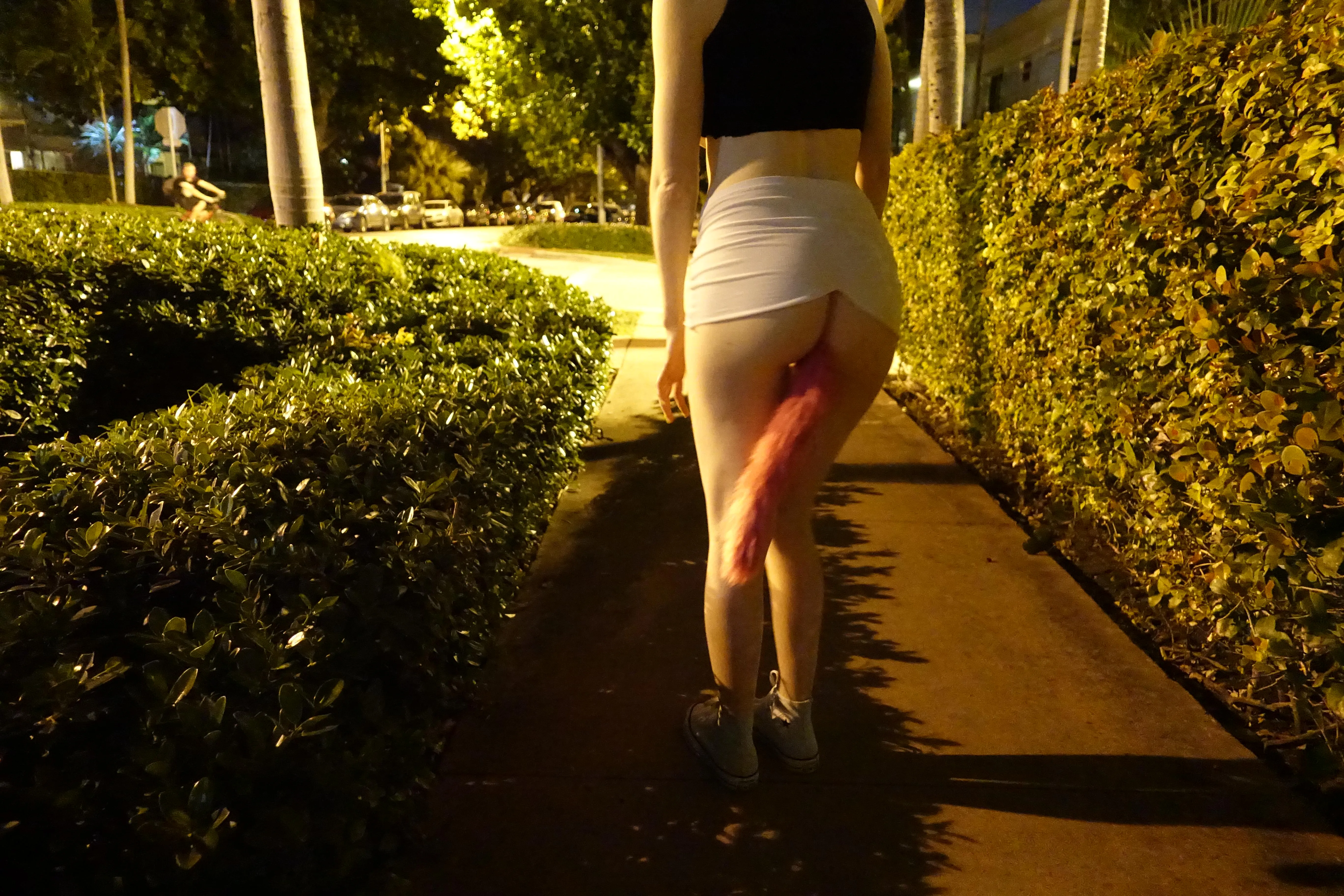 Tail buttplug in public 😉