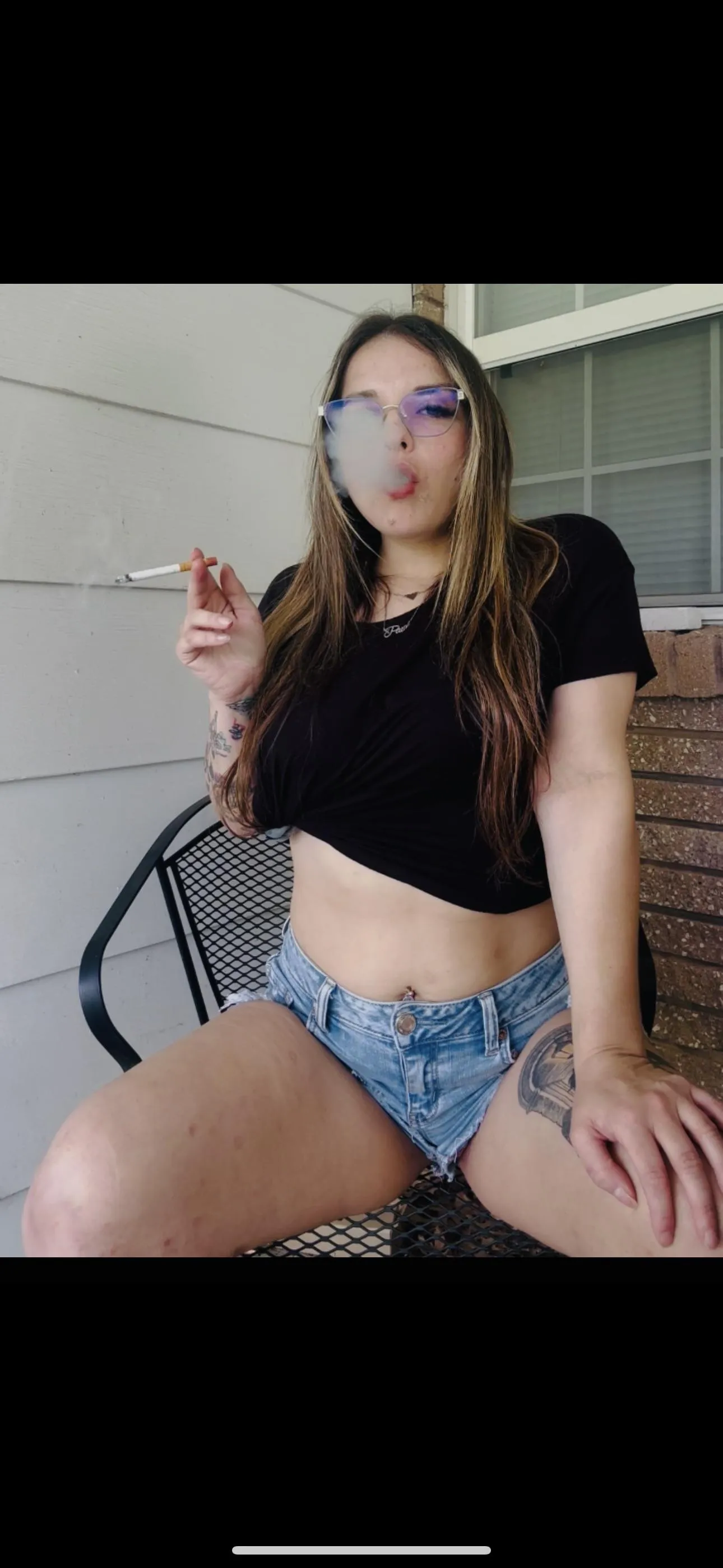 Your lil smoking baddie😏🔥 DMs open for smoking & other content, customs & video chat requests 🔥😈 OF UNDER $10 with 76+ POSTS WAITING 😏