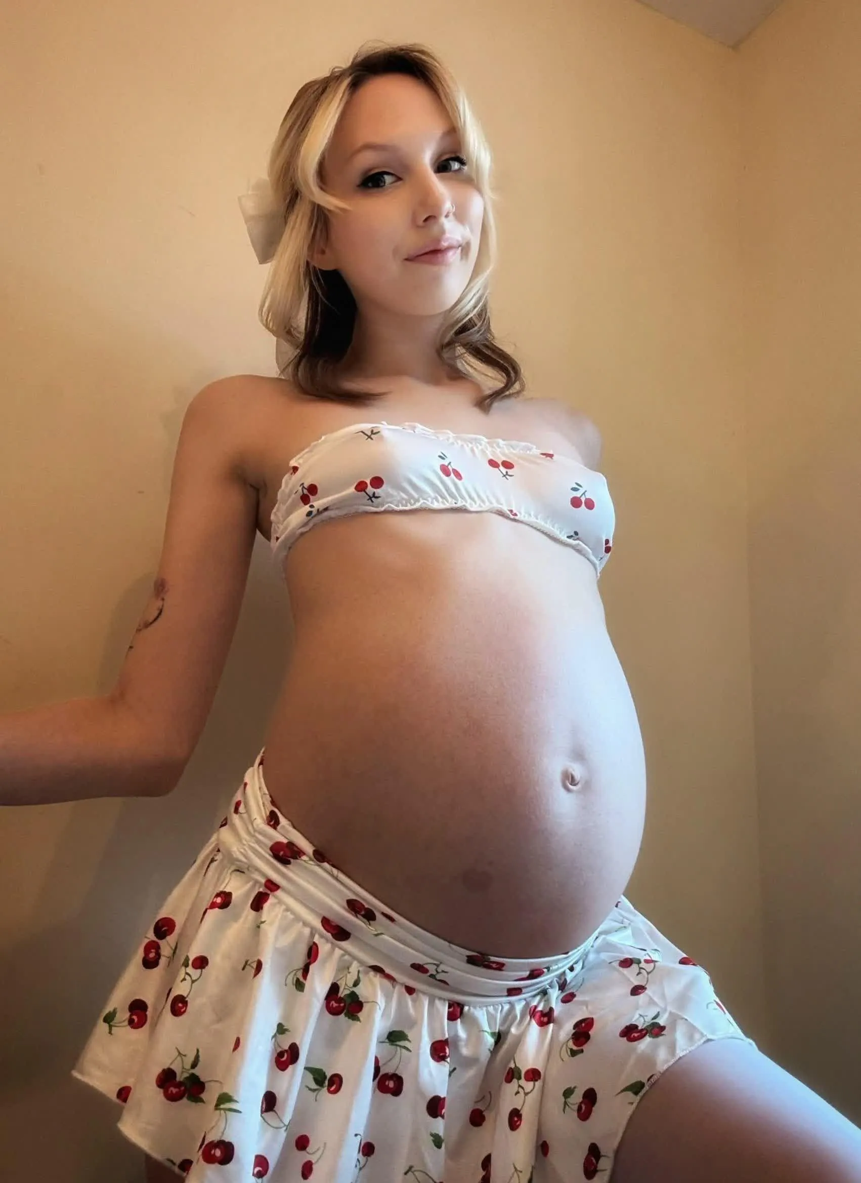 9mos baby bump in cute outfit