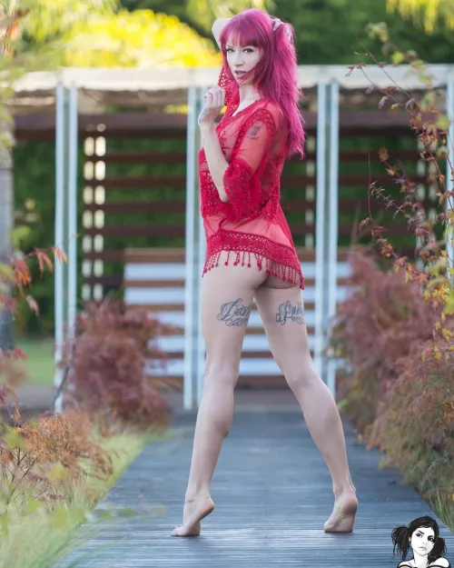 All that glitters is her