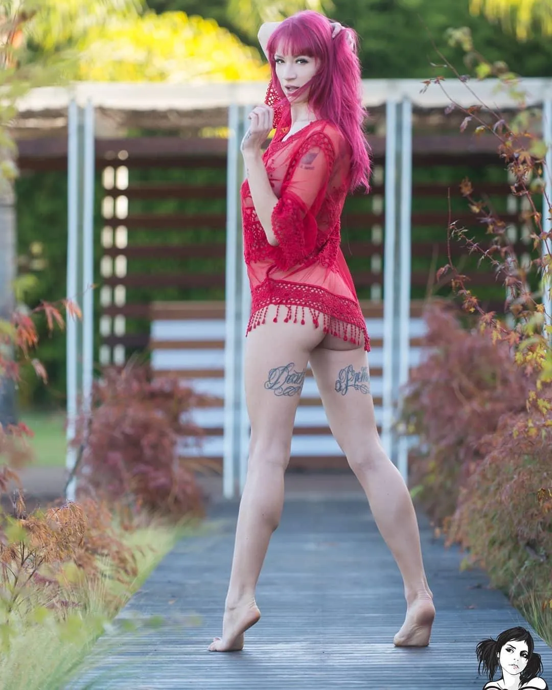 All that glitters is her