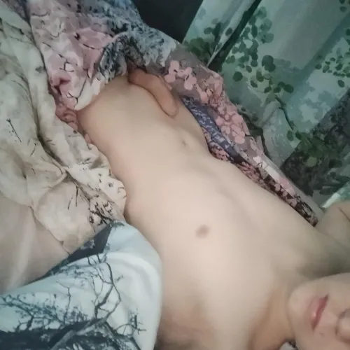 So horny at morning so i just want to show my morning wood to everybody