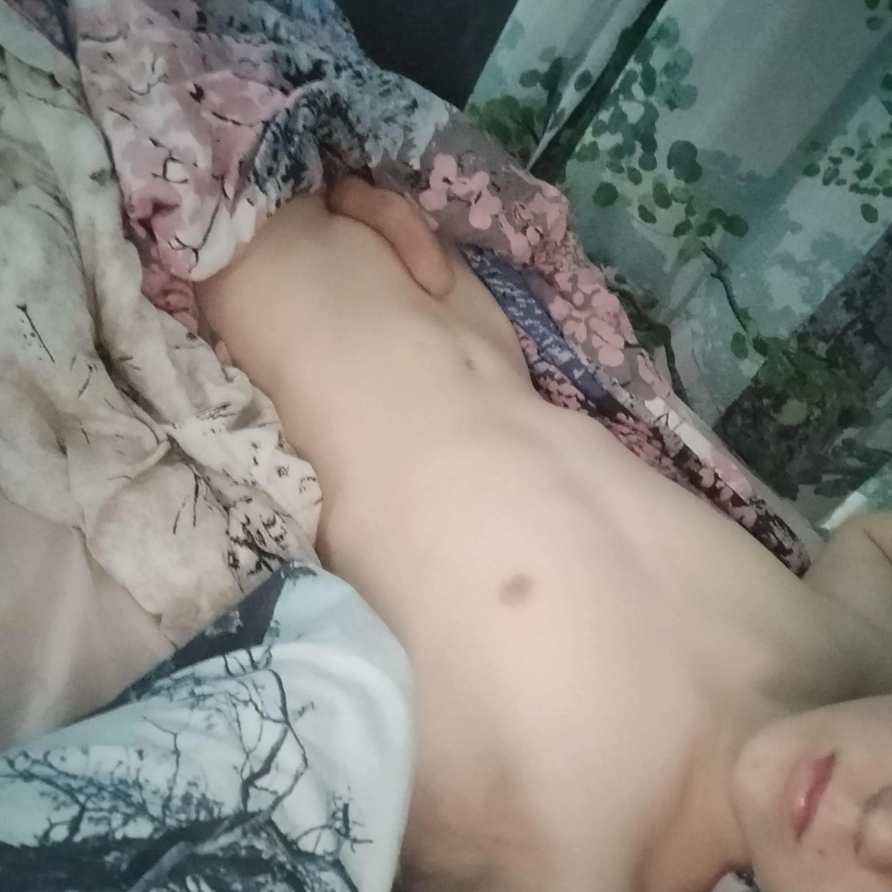 So horny at morning so i just want to show my morning wood to everybody