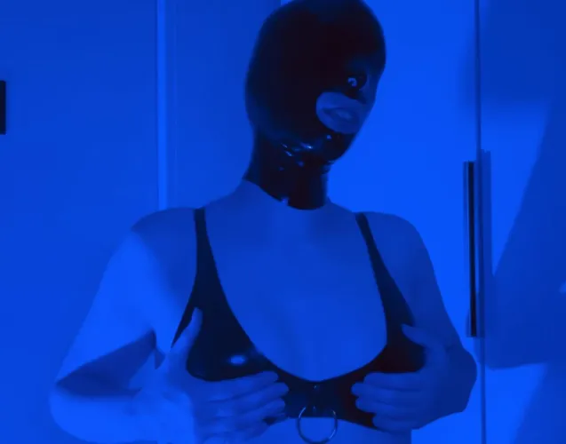 Stripping your senses away one at a time to be the perfect drone. 💙👄