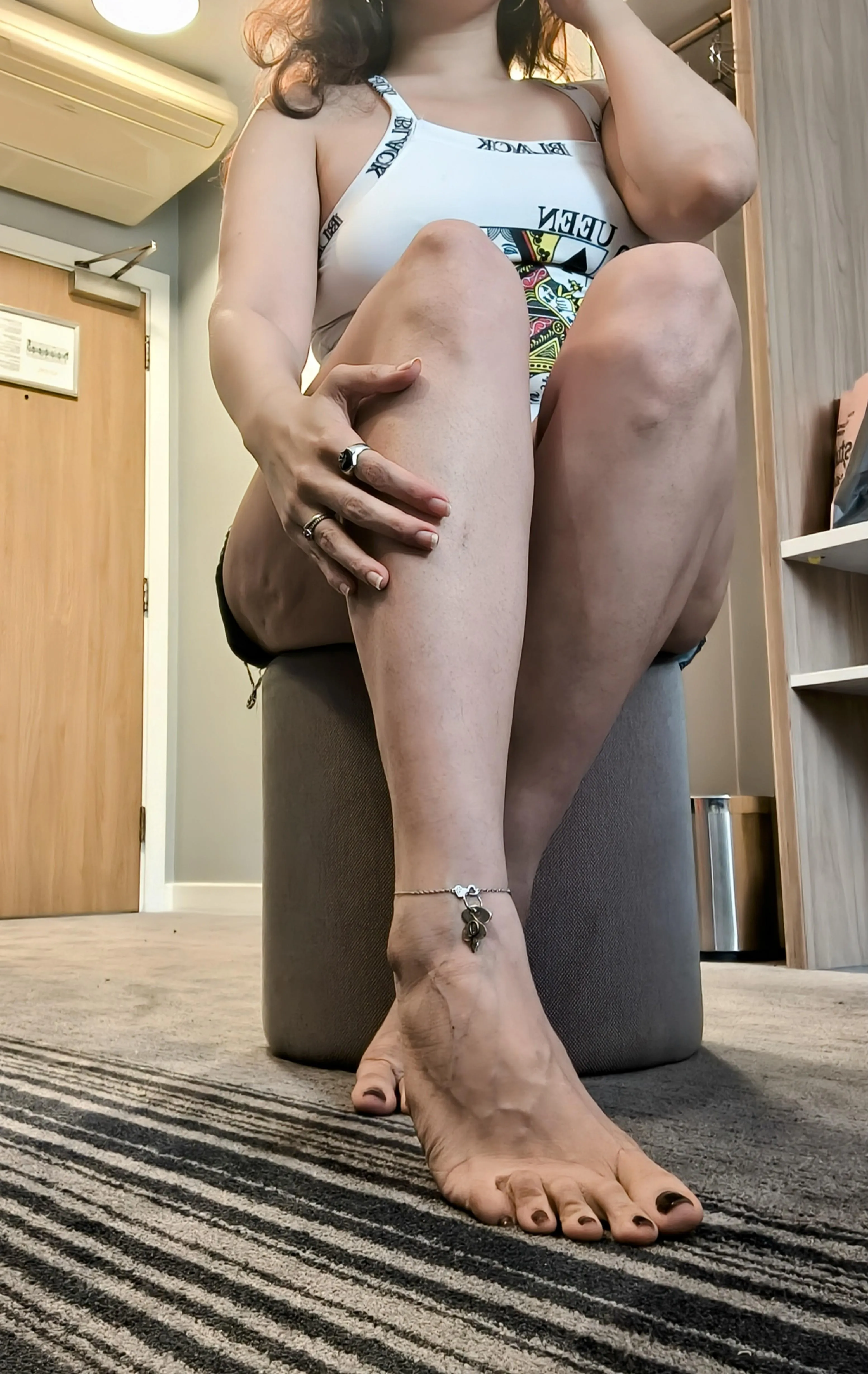 Would you notice my anklet and try to flirt