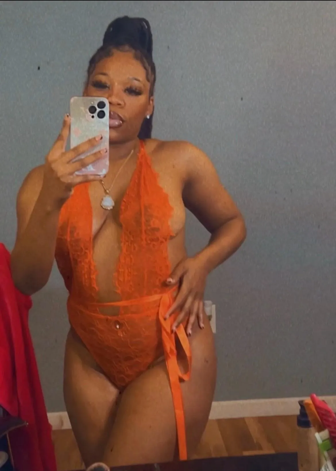 You don’t scroll past a body like this without saying “Yes, Goddess.