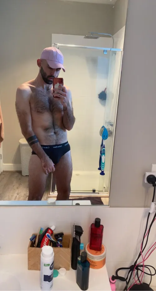 27FA - preferably younger guys but girls hmu too