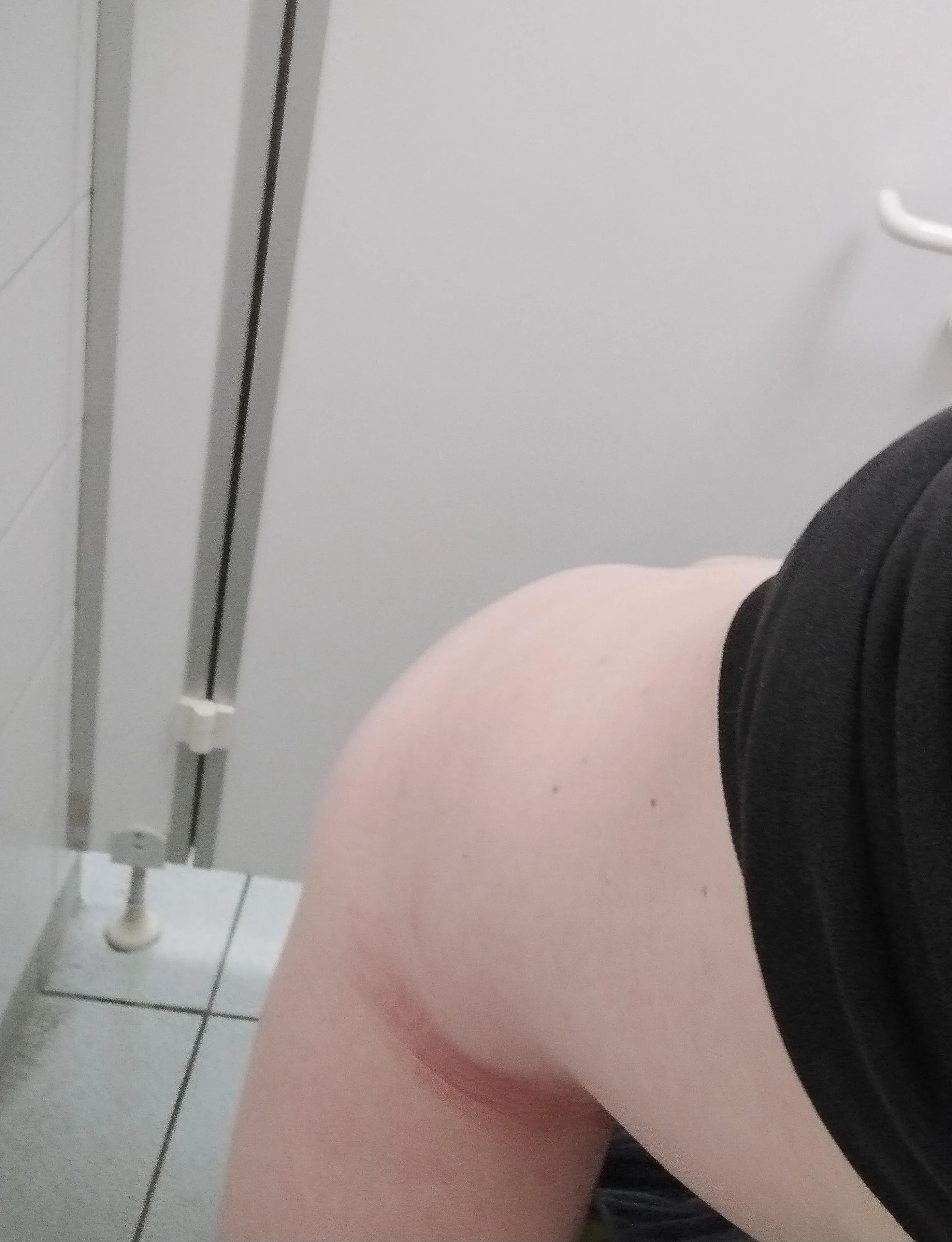 [30] ich hatte jetzt lieber ein schönen Schwanz im Arsch als zu arbeiten.