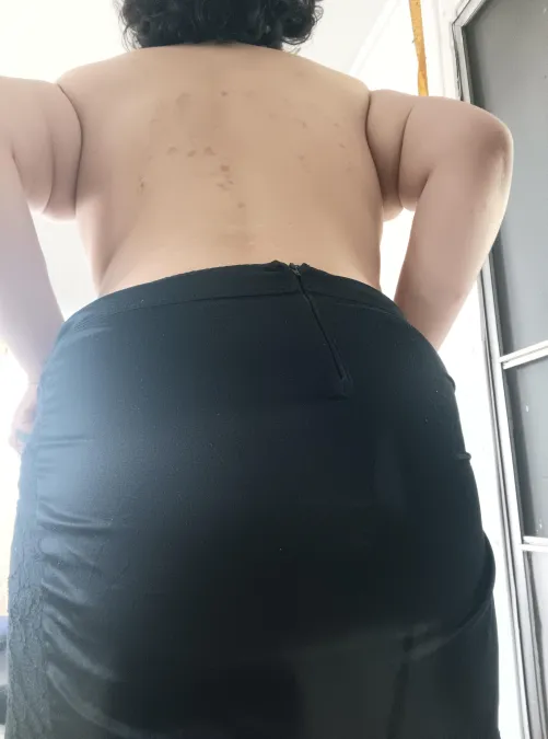 32 year old MILF w/ injured spine/limited mobility, dextroscoliosis, autism and mental illnesses. Me on a low pain day is happy to poke this ass out for ya! :p (yay for low pain days)