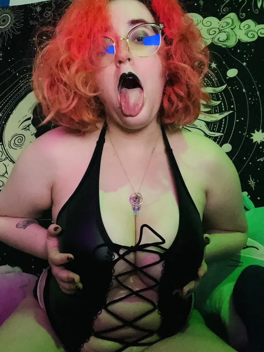 Chubby goth girls are fun too