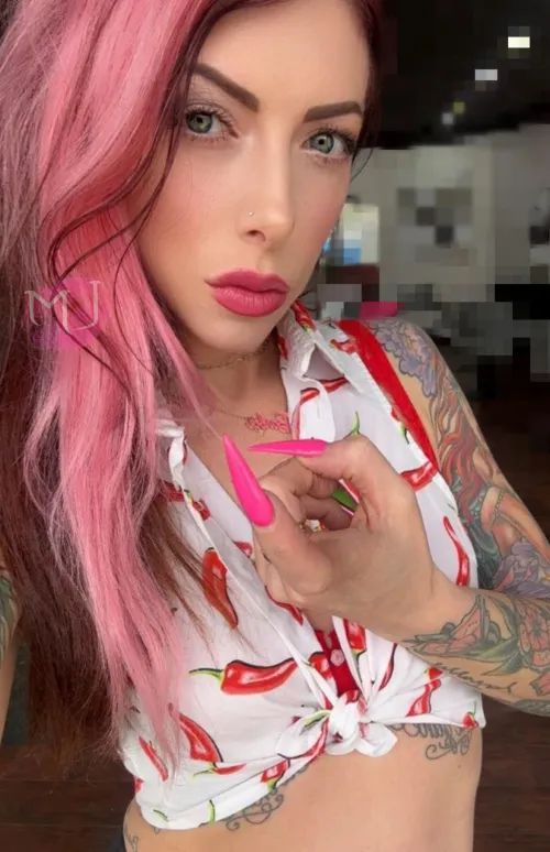 Come here. Kneel down. Beg to Serve and Spoil me. Now 😍