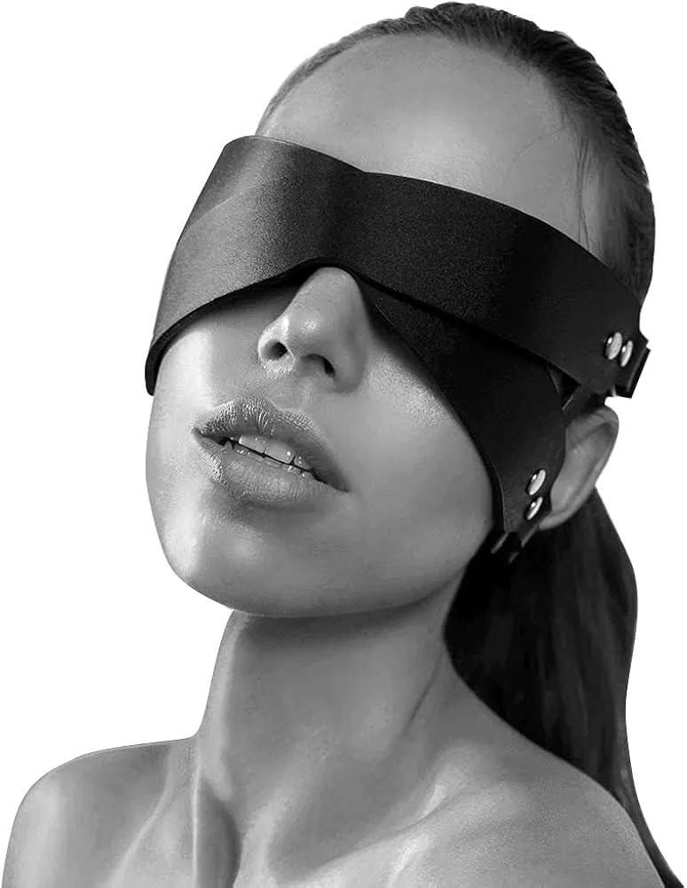 Hey guys, I saw a picture of a blindfold/mask made from rope that was basically this, but the crossing rope wraps were all interwoven with themselves. Any idea what that tie is called? Or where I can find a tutorial?