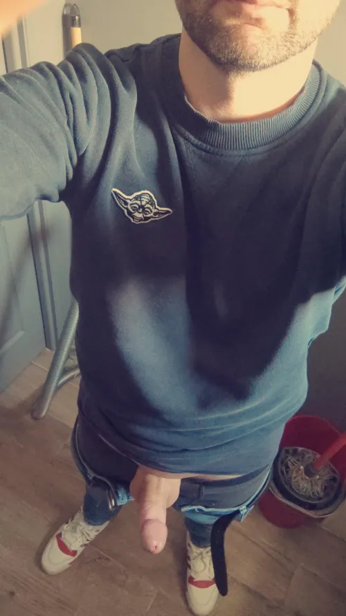 If I clean the store in this outfit, am I likely to get any customers ? 🧹💧