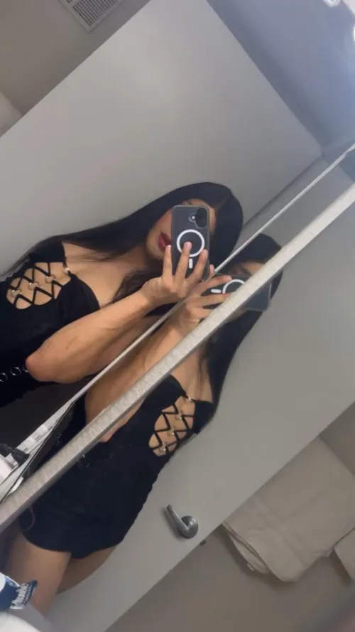 Looking to be someone slut tonight at Jolars.