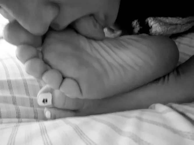 My soles and toes are BEGGING to be worshipped and spoiled today 💦🔥