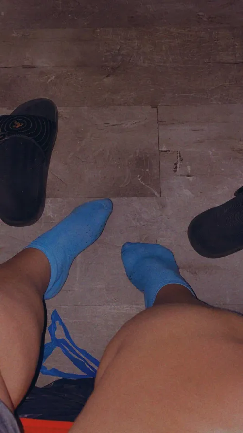 Selling $5 feet pics!!