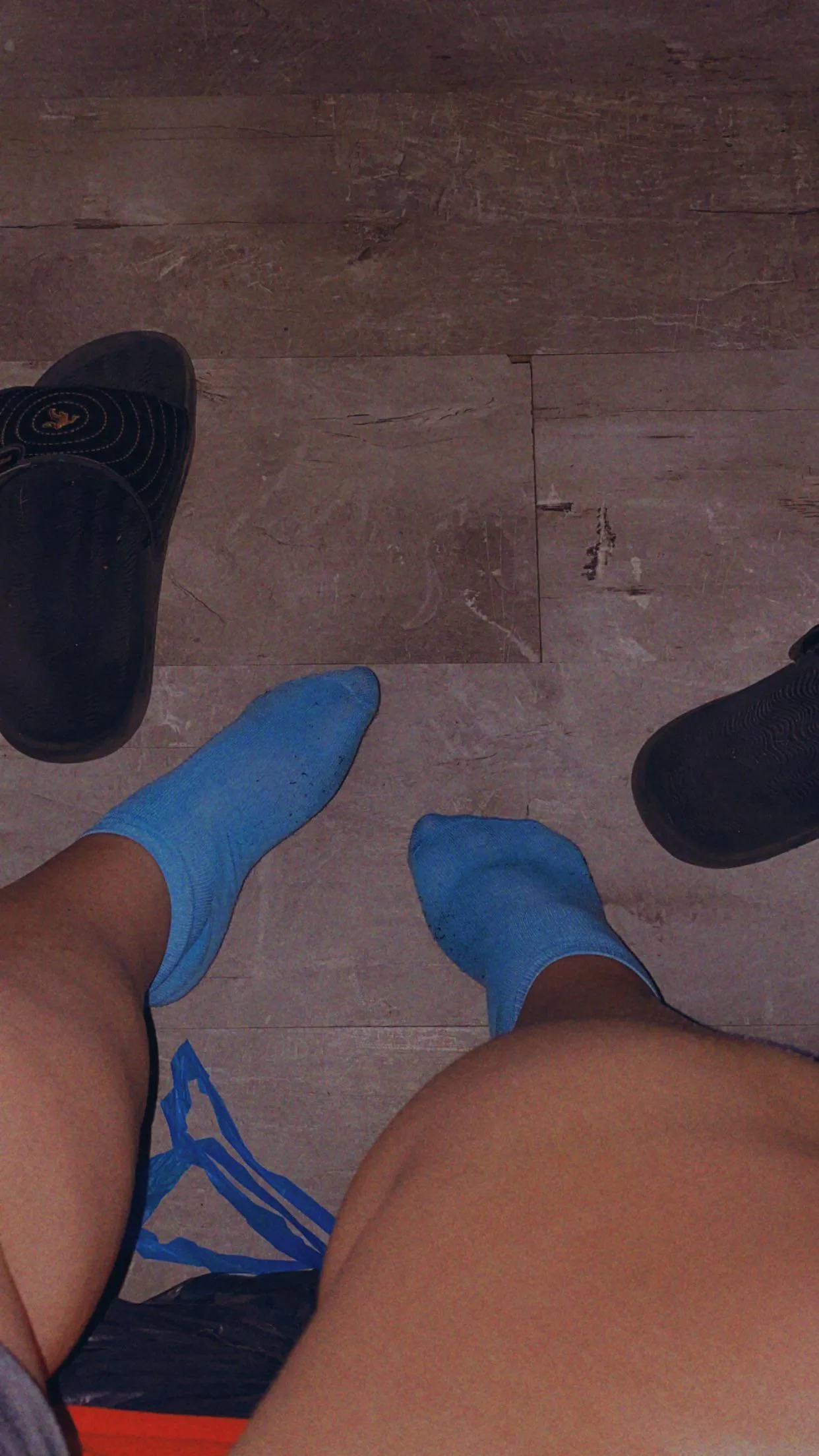 Selling $5 feet pics!!