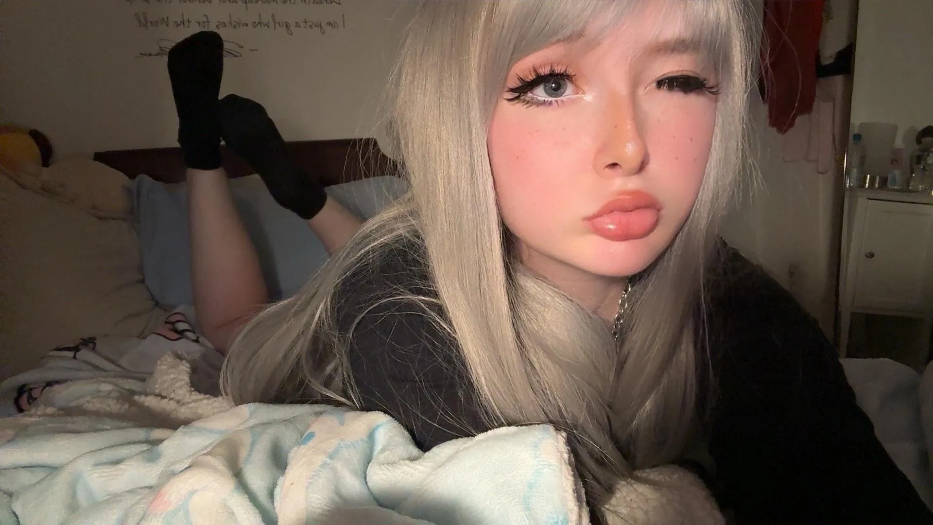 sock stays on okay? :3