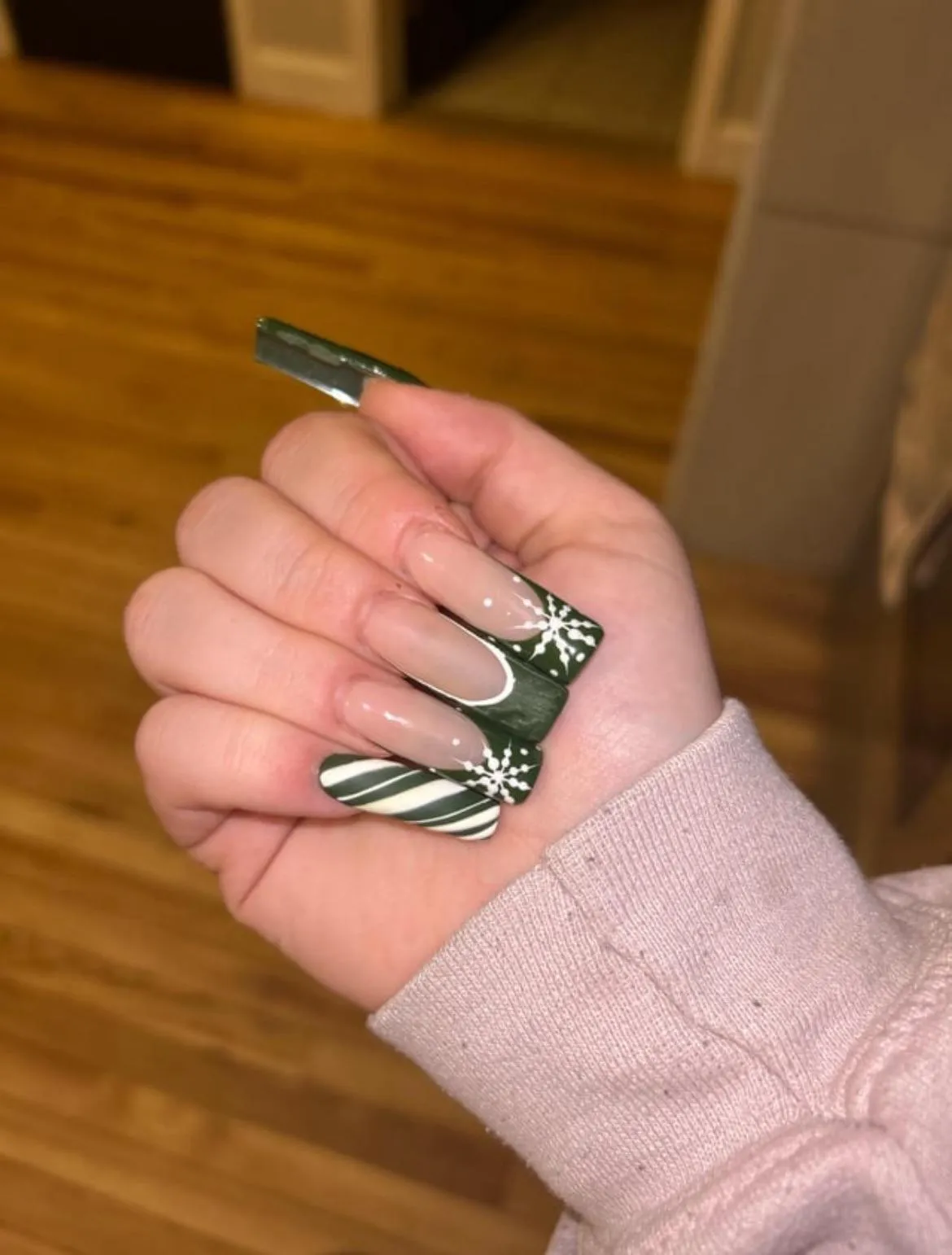 Throwback to my Christmas nails~ these ones are guaranteed to get your mind going.