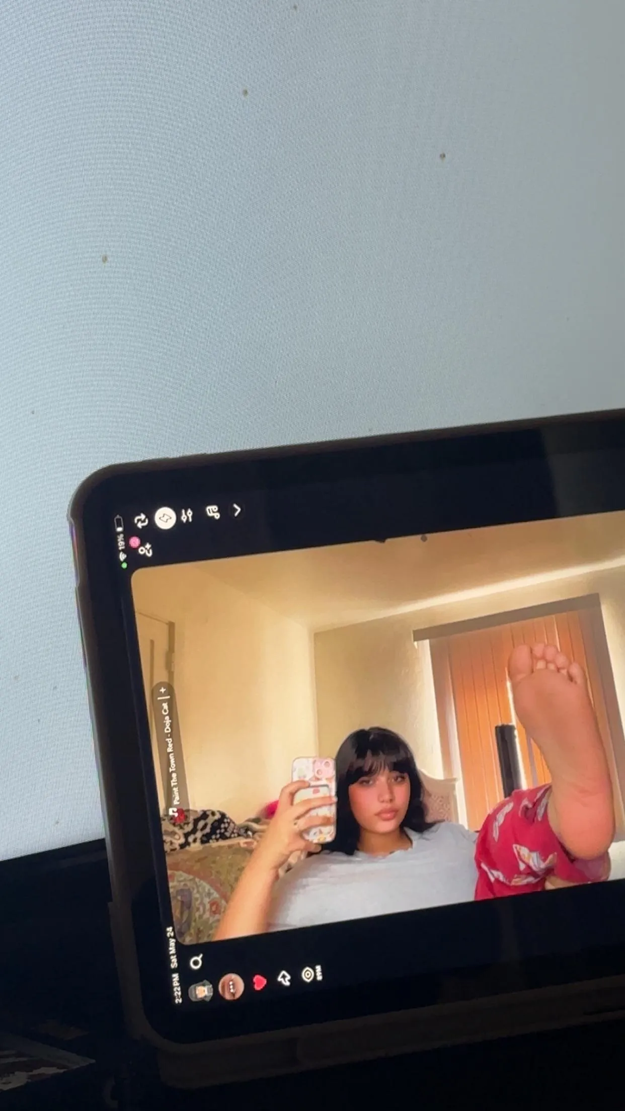 Cum worship these soles