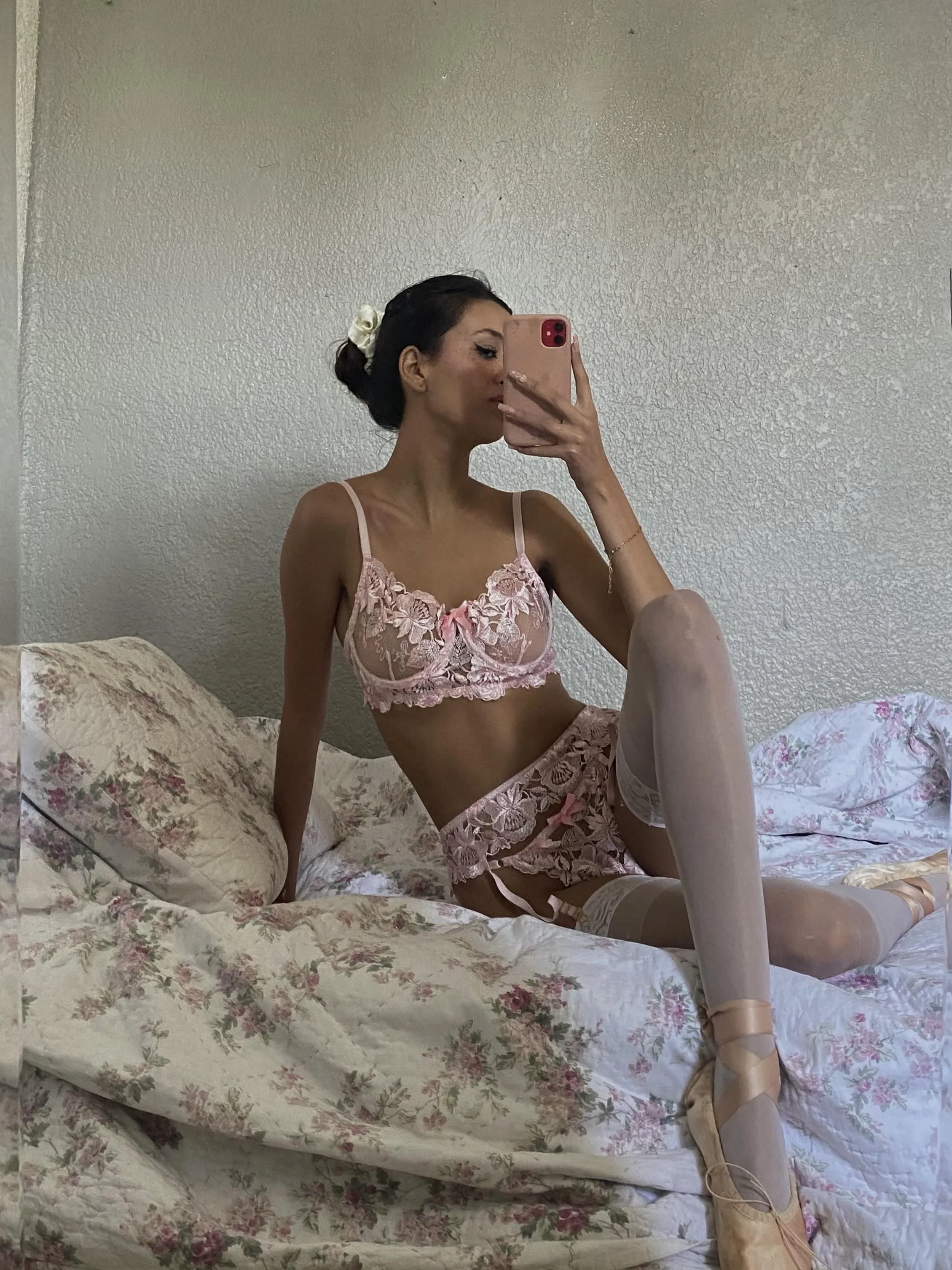 I’m the type of girl who wears silk and lace… aven when no one’s watching 🩰🪞 hairbun