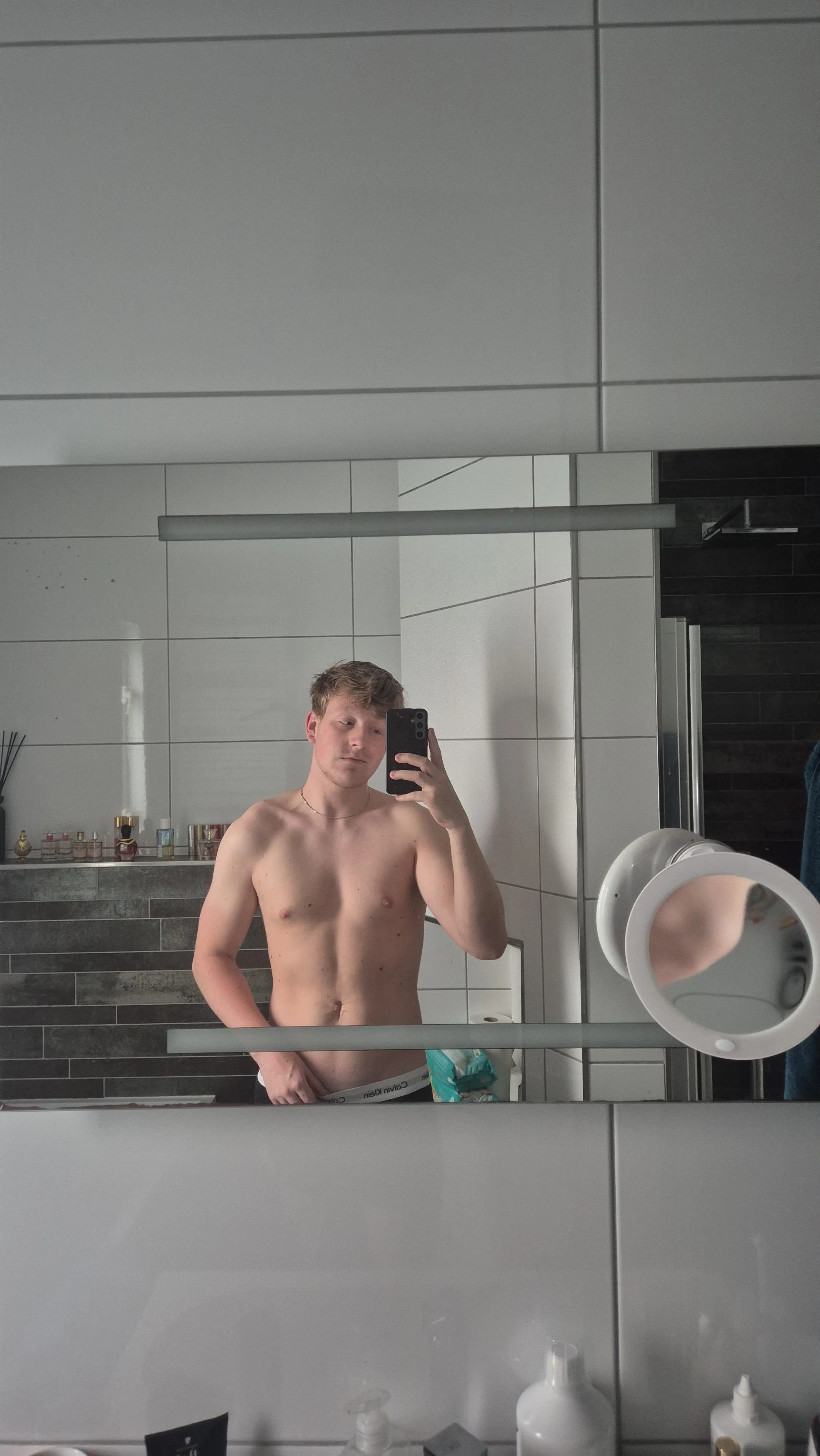 op zoek naar vrouw of meid die wil chillen