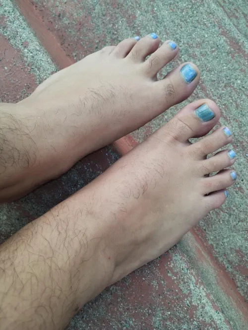 Are my hairy feets pretty?