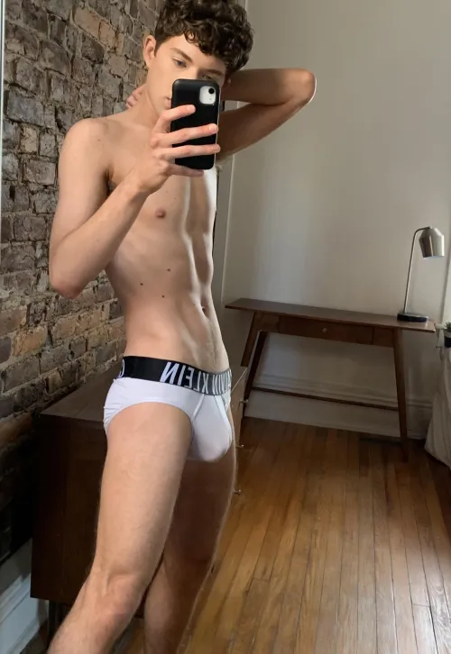 Come play with my bulge