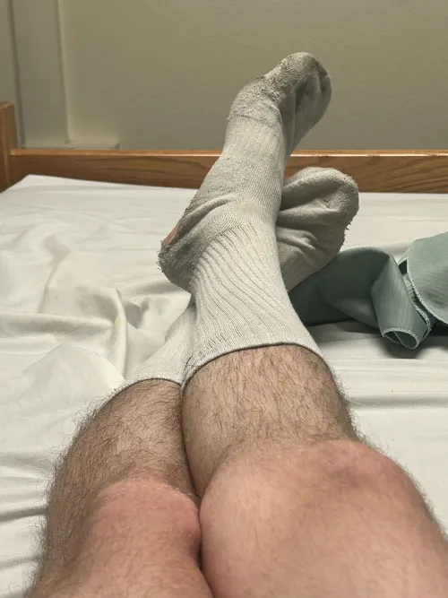 Come take my socks off and serve these frat boy feet