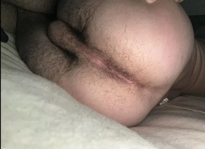 i need a man who’s going to pound this hairy hole every night 🥲