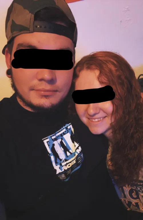 M25 F27 Couple located in Charleston looking for a single woman to join us for our first threesome! Clean, attractive, and outgoing couple.